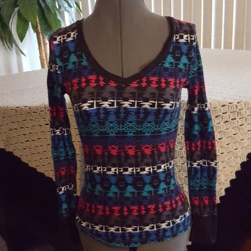 OP pullover v-neck top.